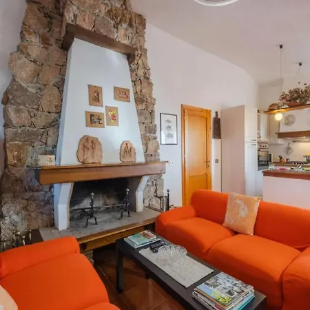 בית נופש Relaxing Holiday Home In Isola Rossa *