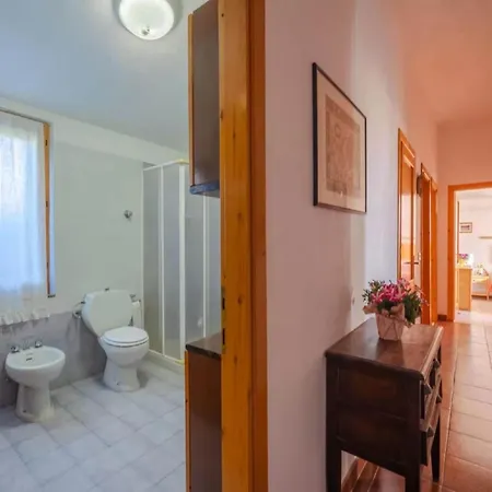 Relaxing Holiday Home In Isola Rossa בית נופש *