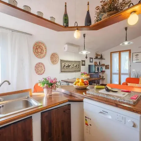 Relaxing Holiday Home In Isola Rossa *